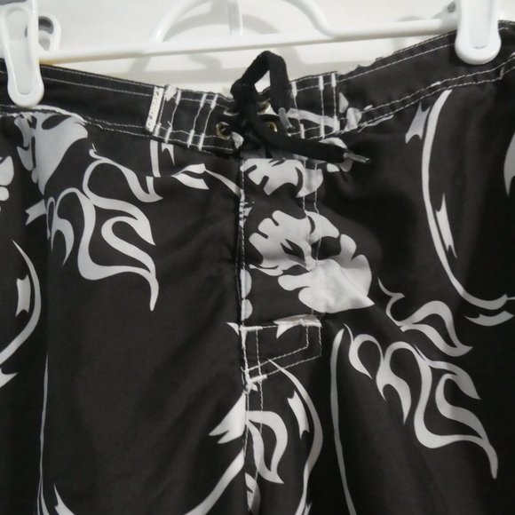 OLD NAVY | size 18 | Graphic Swim Shorts | Mesh Lining | Skulls and Flames - Picture 4 of 14